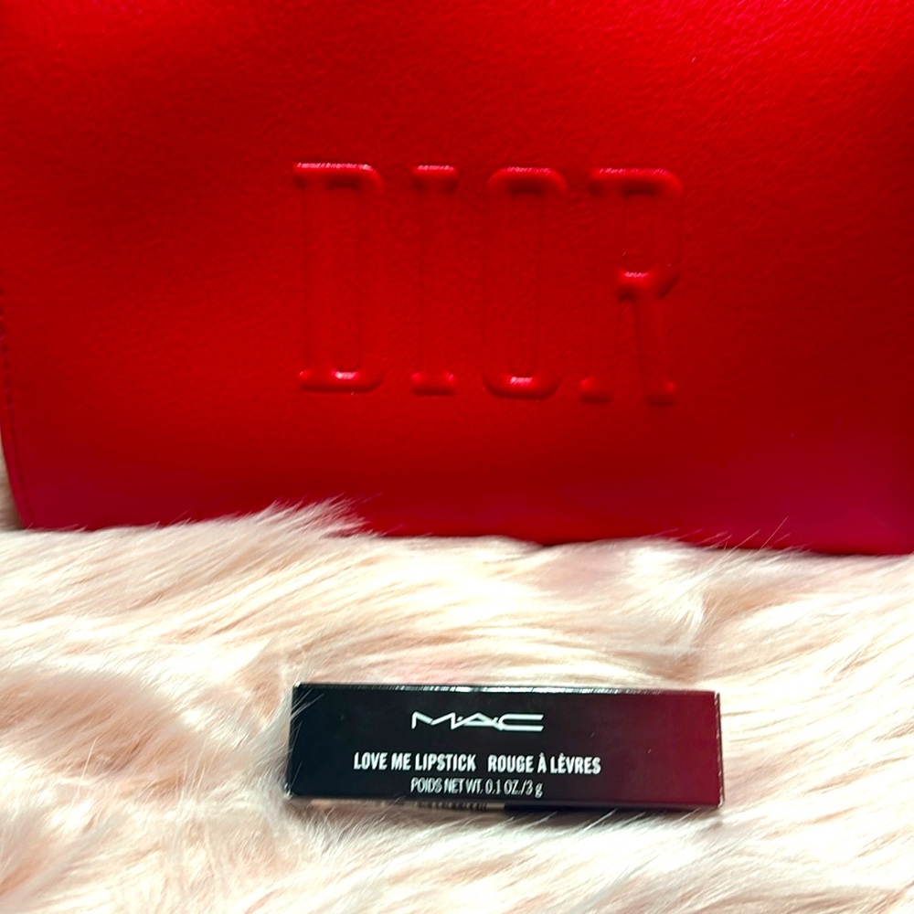 MAC “E For Effortless” lipstick 💋